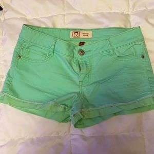 l.e.i Ashley lowrise green shorts. Size 9 regular